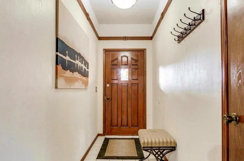 Photo 4 — 9816 S Hillcrest Drive, Oklahoma City, OK 73159