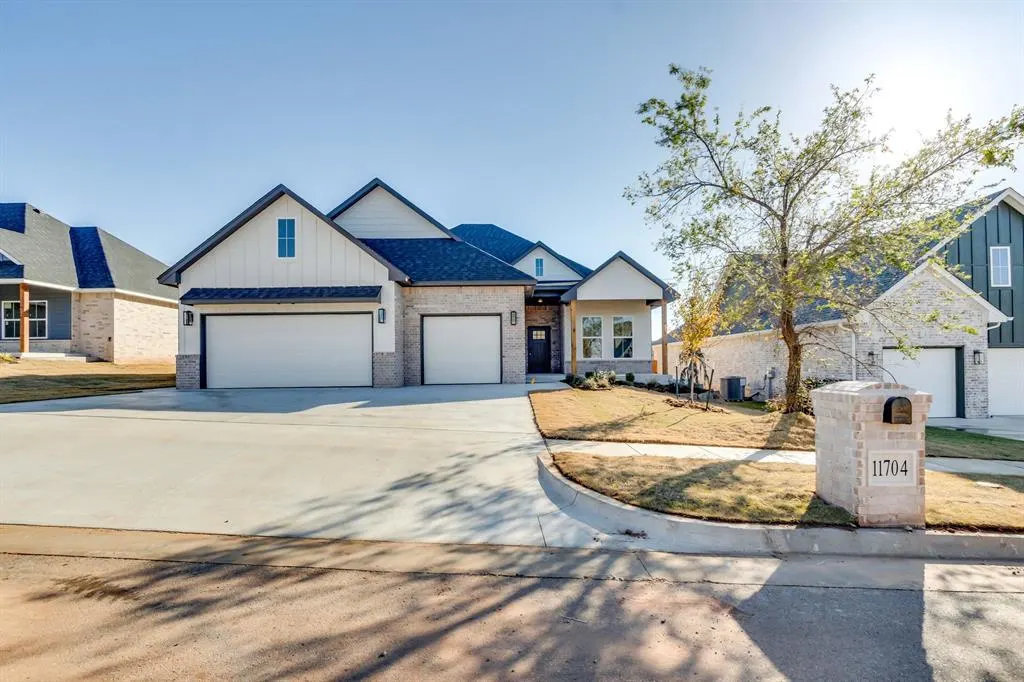 Front exterior — 11704 NW 102nd Street, Yukon, OK 73099