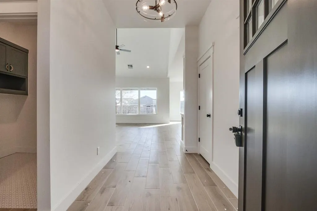 Photo 2 — 11704 NW 102nd Street, Yukon, OK 73099