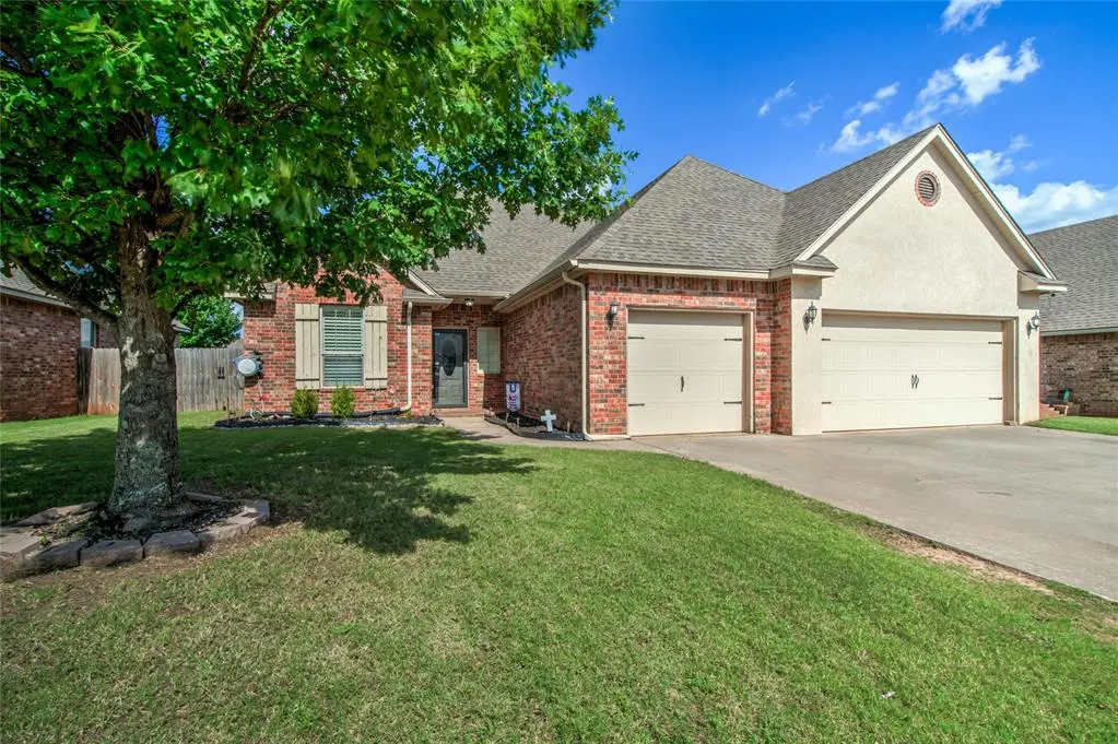 Photo 2 — 4804 Granite Drive, Oklahoma City, OK 73179