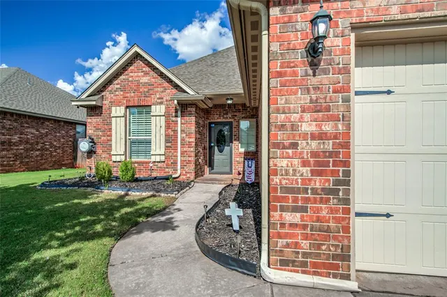 Photo 3 — 4804 Granite Drive, Oklahoma City, OK 73179