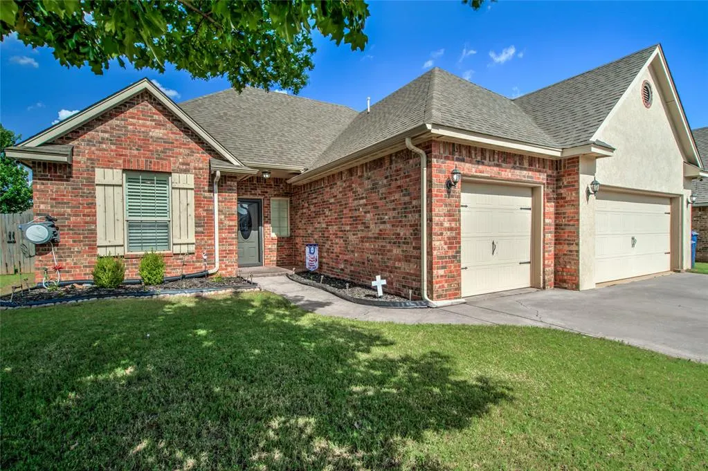 Photo 4 — 4804 Granite Drive, Oklahoma City, OK 73179