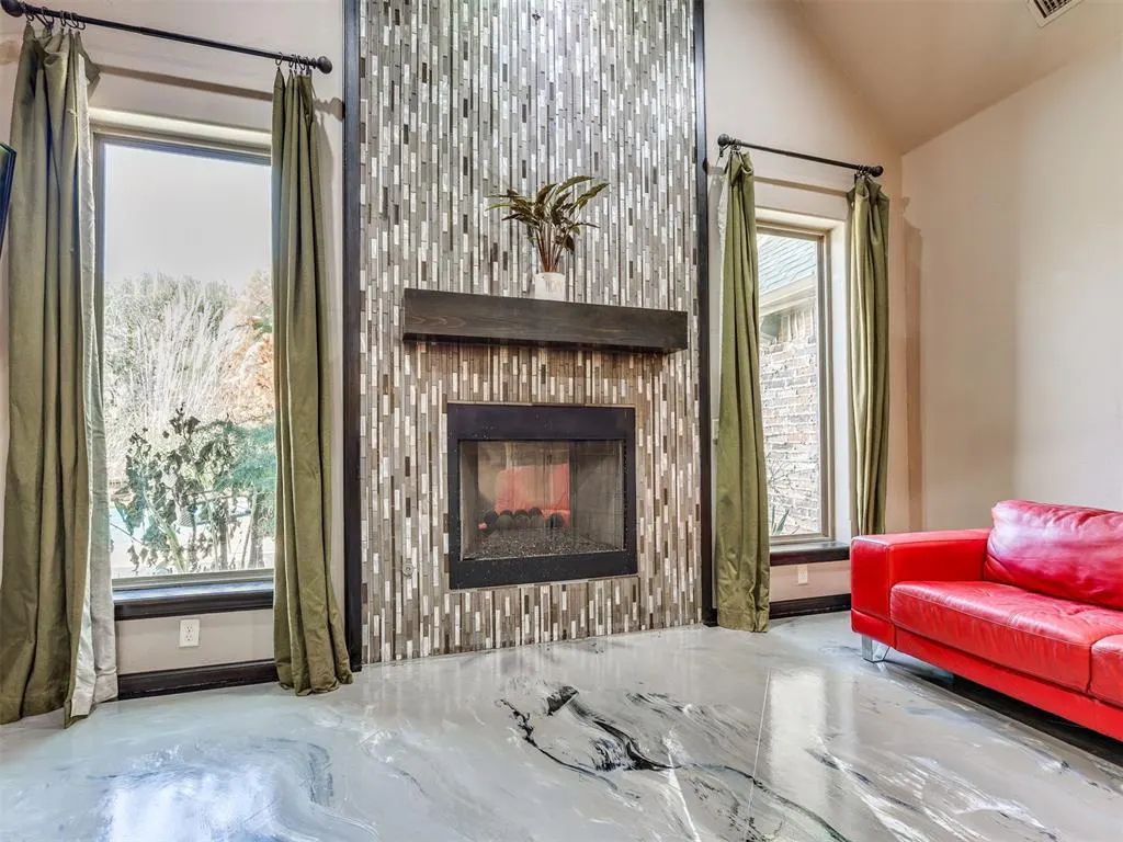 Photo 2 — 19705 Stratmore Way, Edmond, OK 73012