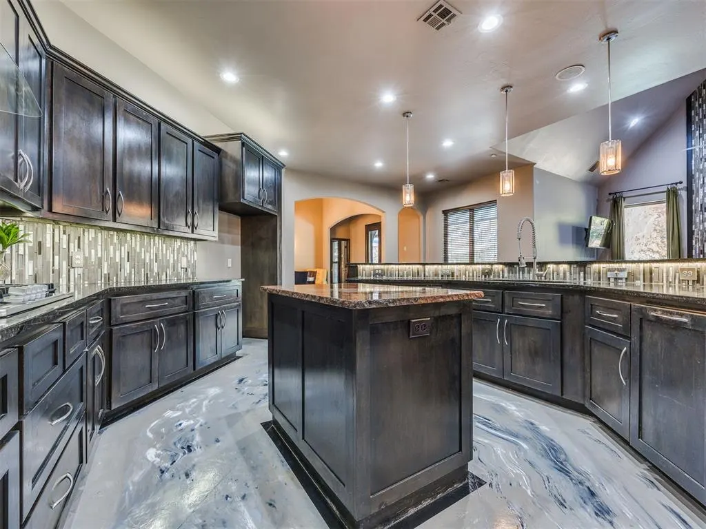 Photo 4 — 19705 Stratmore Way, Edmond, OK 73012
