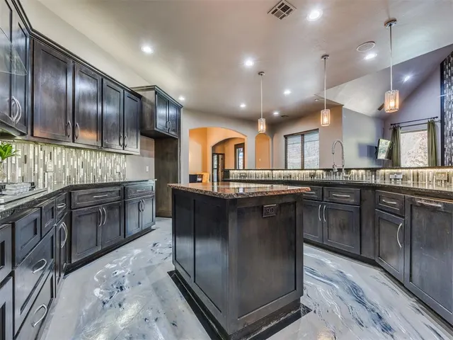 Photo 4 — 19705 Stratmore Way, Edmond, OK 73012