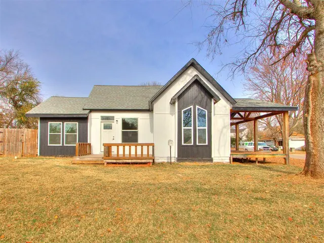 Photo 3 — 302 N Kimberly Avenue, Shawnee, OK 74801