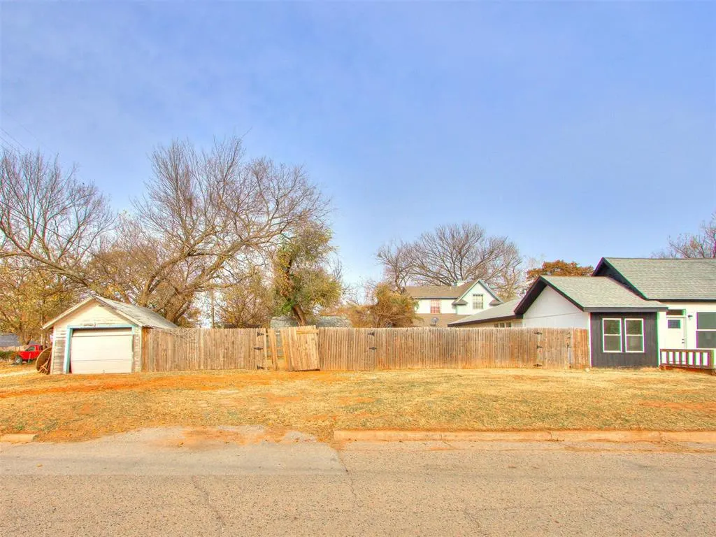 Photo 4 — 302 N Kimberly Avenue, Shawnee, OK 74801