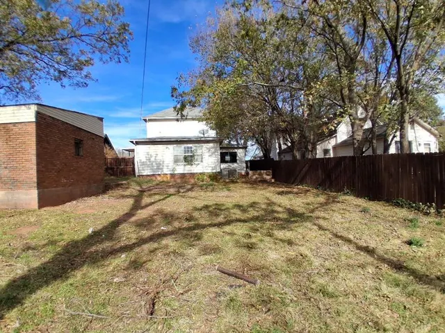 Photo 4 — 315 W 8th Street, Chandler, OK 74834