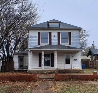 Sold home at 315 W 8th Street