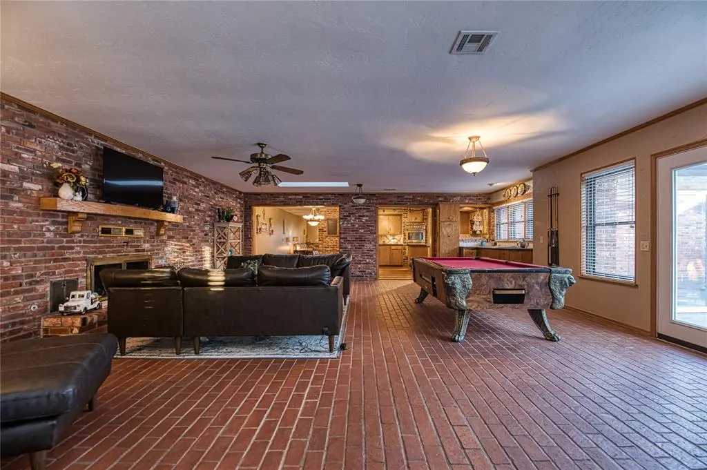 Photo 12 — 716 Phillips Lane, Clinton, OK 73601