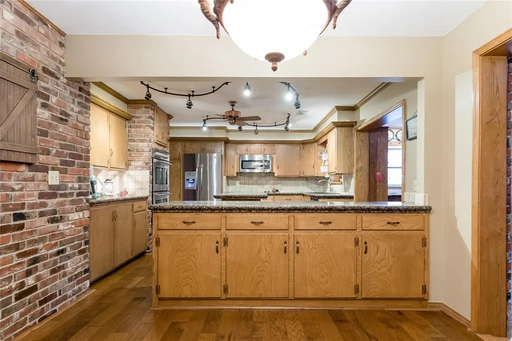 Photo 18 — 716 Phillips Lane, Clinton, OK 73601