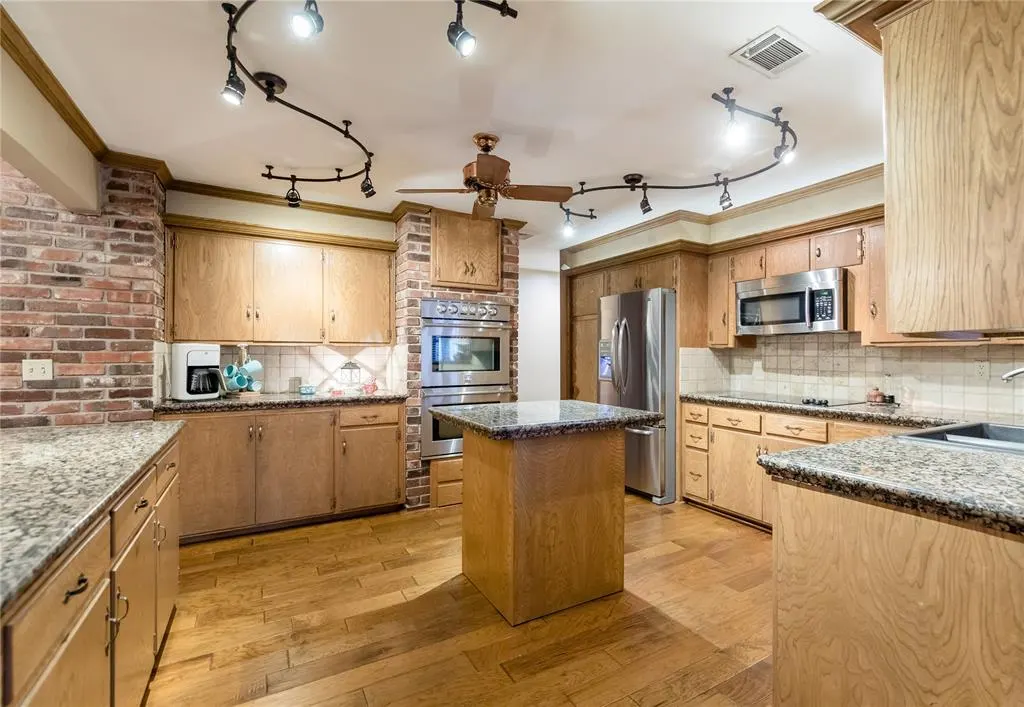 Photo 19 — 716 Phillips Lane, Clinton, OK 73601