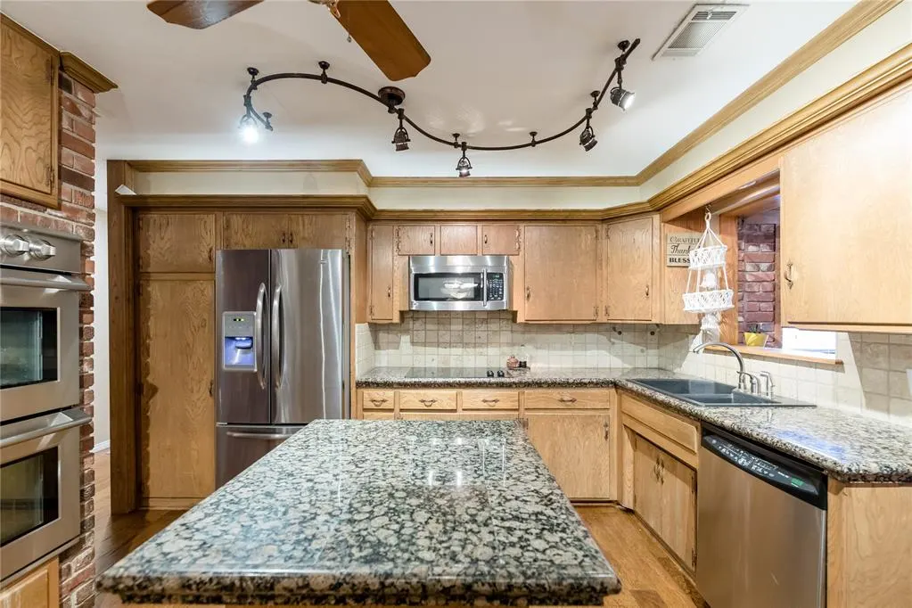 Photo 20 — 716 Phillips Lane, Clinton, OK 73601