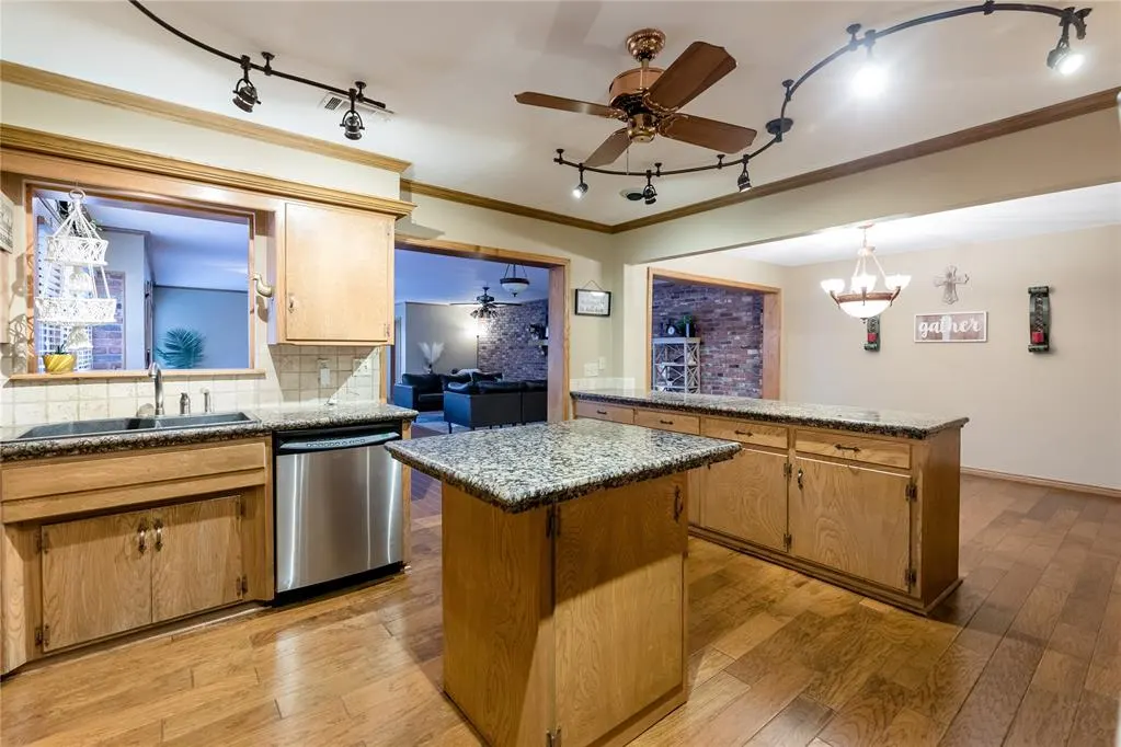 Photo 21 — 716 Phillips Lane, Clinton, OK 73601