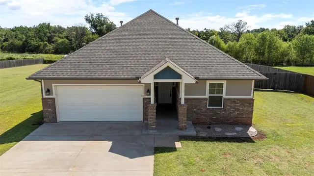 Photo 6 — 14500 Meadow Ridge Lane, Edmond, OK 73025