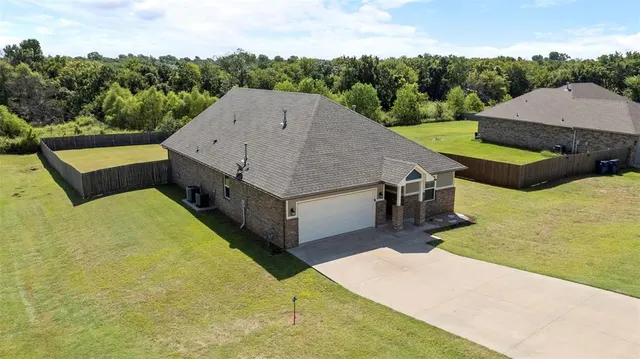 Photo 8 — 14500 Meadow Ridge Lane, Edmond, OK 73025