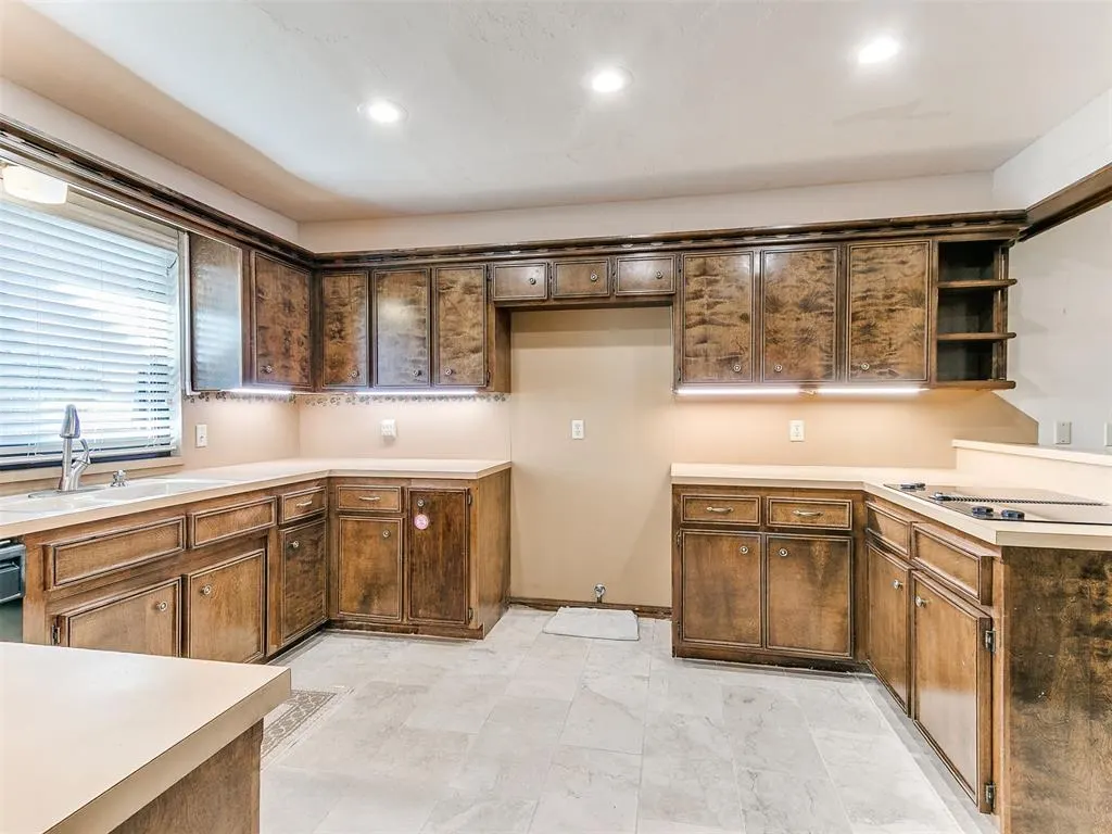 Photo 17 — 12316 Deerwood Circle, Oklahoma City, OK 73142