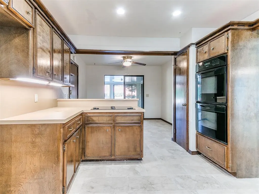Photo 18 — 12316 Deerwood Circle, Oklahoma City, OK 73142