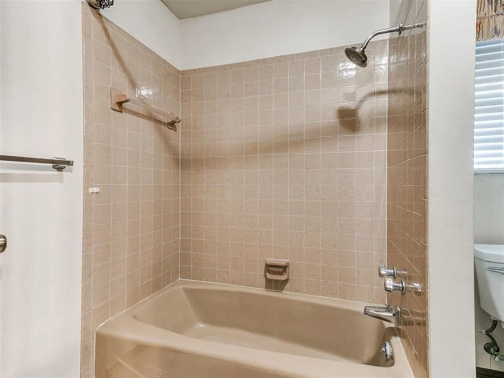 Photo 37 — 12316 Deerwood Circle, Oklahoma City, OK 73142