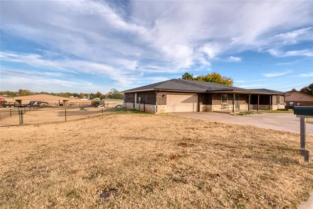 Photo 2 — 202 N Otis Avenue, Elk City, OK 73644