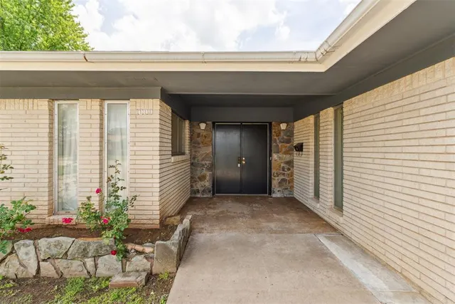 Photo 3 — 1009 Cherokee Place, Lindsay, OK 73052