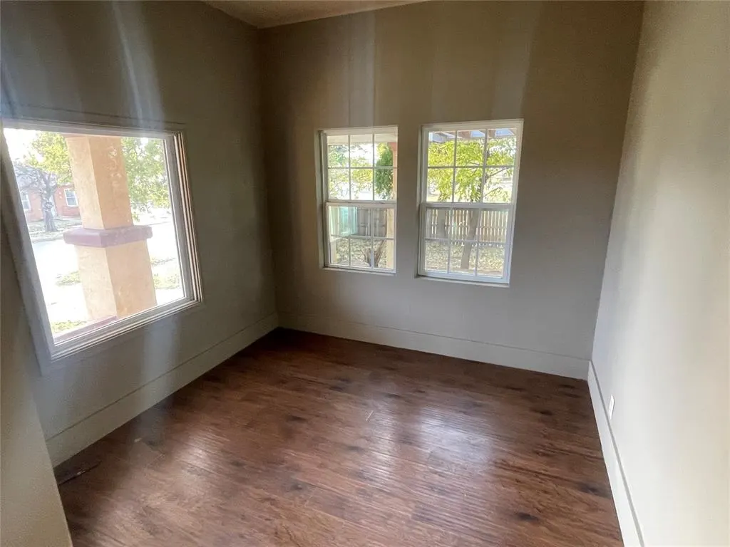 Photo 3 — 220 N 8th Street, Clinton, OK 73601