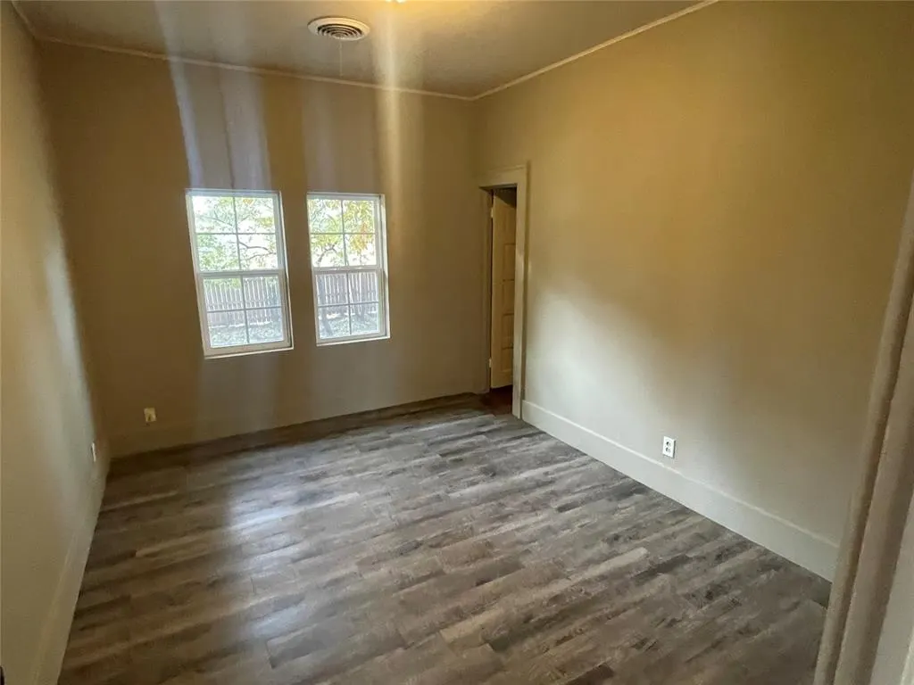 Photo 4 — 220 N 8th Street, Clinton, OK 73601
