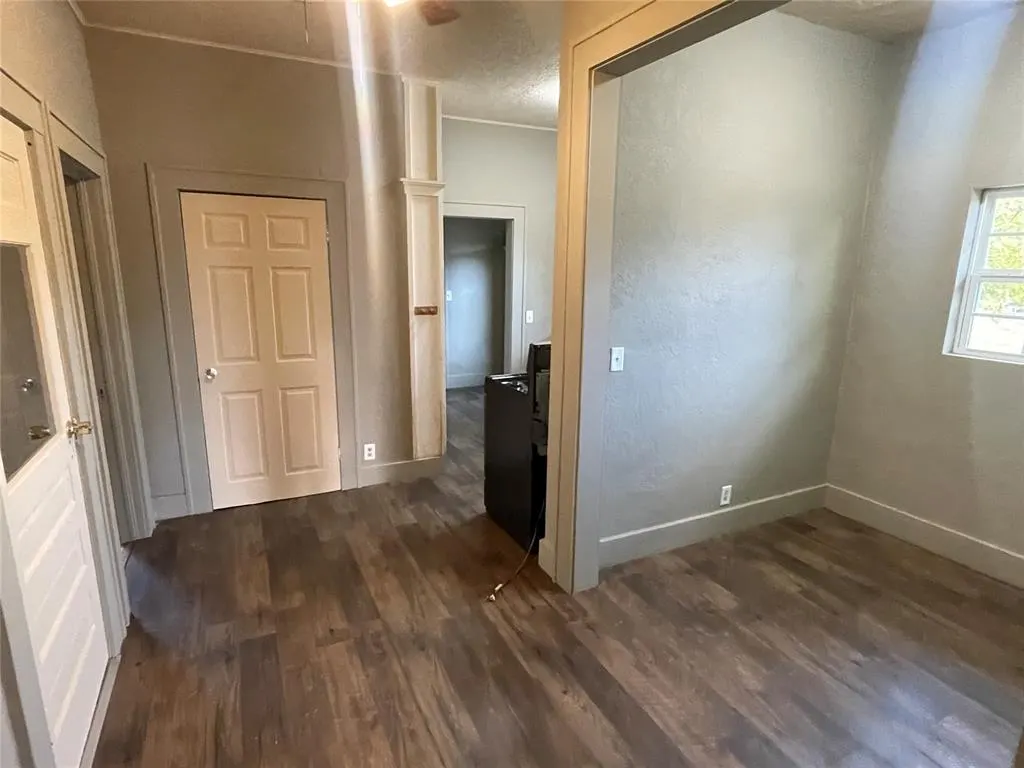 Photo 6 — 220 N 8th Street, Clinton, OK 73601
