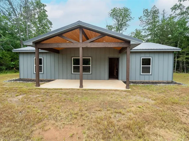 Photo 2 — 916 E Copperhead Road, Sawyer, OK 74756