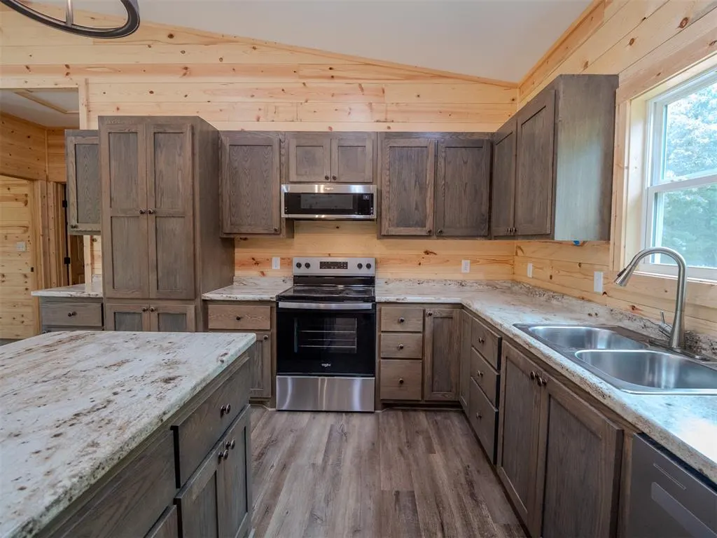 Photo 11 — 916 E Copperhead Road, Sawyer, OK 74756