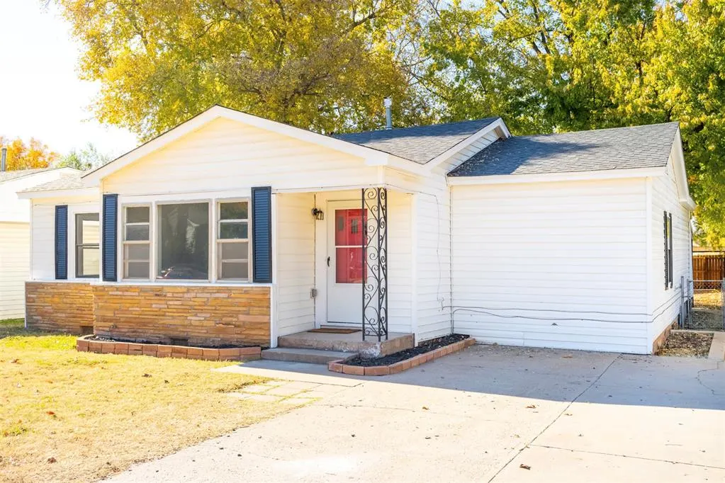 Front exterior — 155 Blackburn Boulevard, Elk City, OK 73644