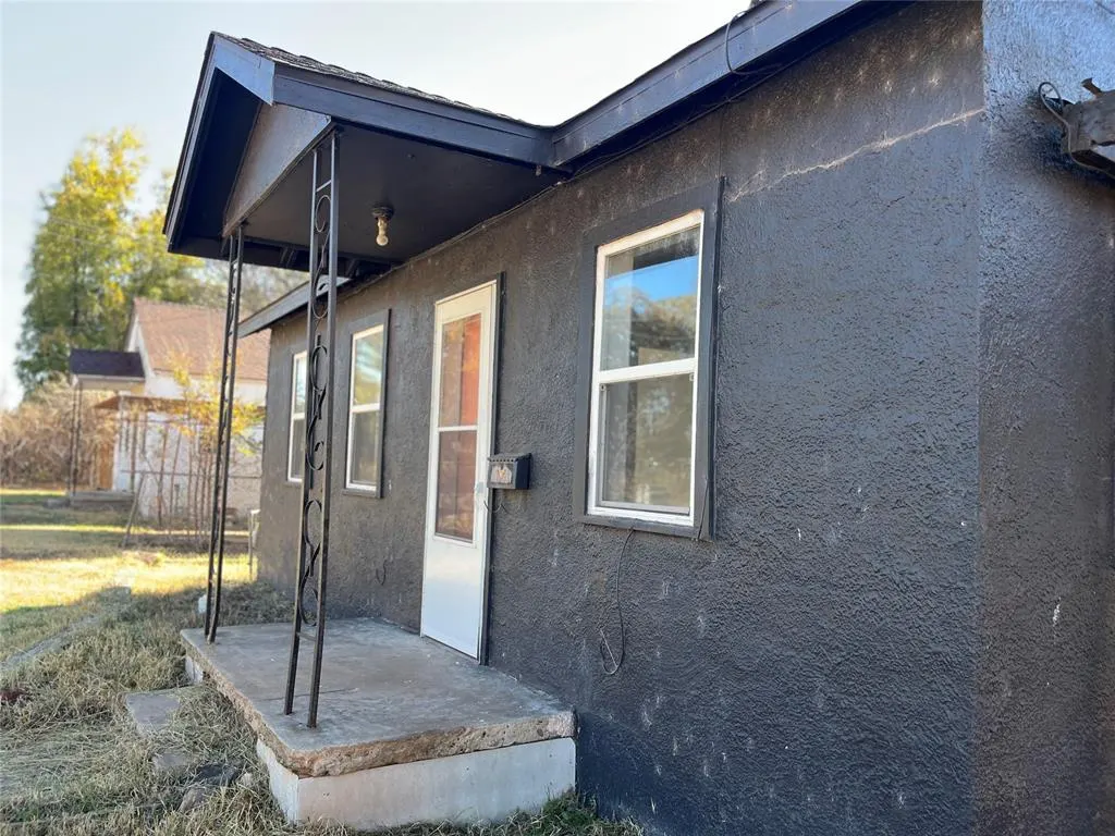 Photo 3 — 404 E Poplar Avenue, Sayre, OK 73662