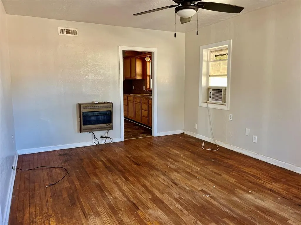 Photo 5 — 404 E Poplar Avenue, Sayre, OK 73662