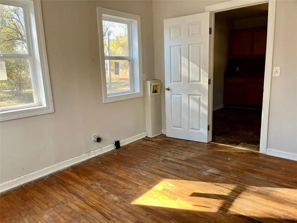 Photo 12 — 404 E Poplar Avenue, Sayre, OK 73662