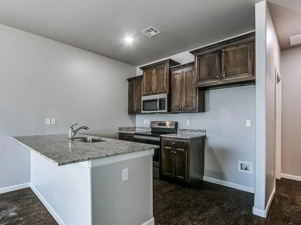 Photo 7 — 4613 Castle Bay Cove, Del City, OK 73115