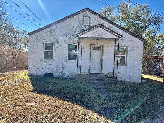 Photo 2 — 406 E Poplar Avenue, Sayre, OK 73662