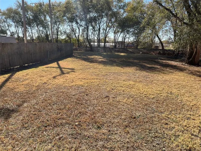 Photo 7 — 406 E Poplar Avenue, Sayre, OK 73662