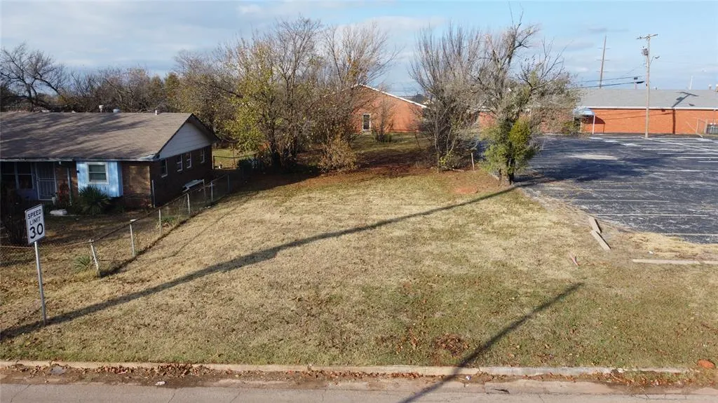 Photo 3 — 933 NE 30th Street, Oklahoma City, OK 73105