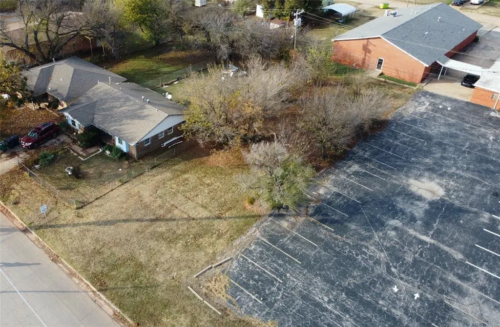 Photo 6 — 933 NE 30th Street, Oklahoma City, OK 73105