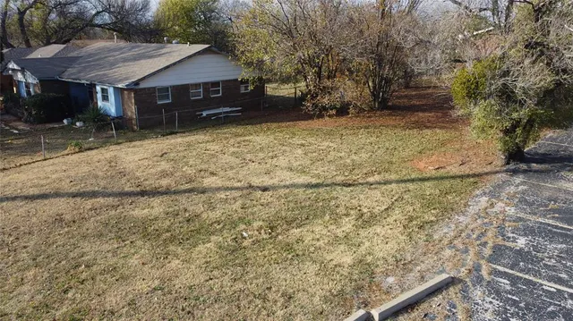 Photo 7 — 933 NE 30th Street, Oklahoma City, OK 73105