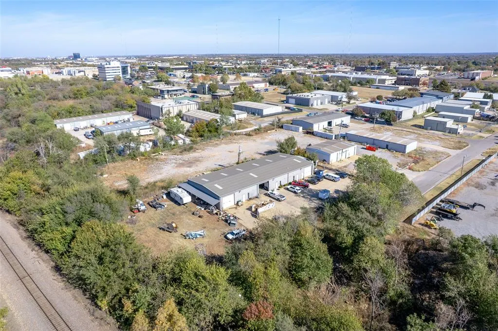 Photo 4 — 319 NW 59th Street, Oklahoma City, OK 73118