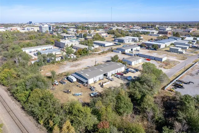 Photo 4 — 319 NW 59th Street, Oklahoma City, OK 73118