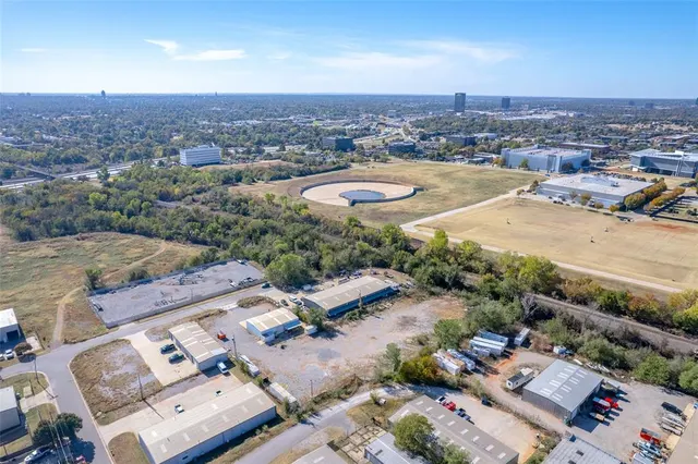 Photo 7 — 319 NW 59th Street, Oklahoma City, OK 73118