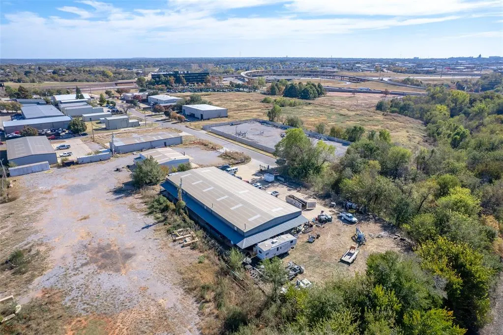 Photo 9 — 319 NW 59th Street, Oklahoma City, OK 73118
