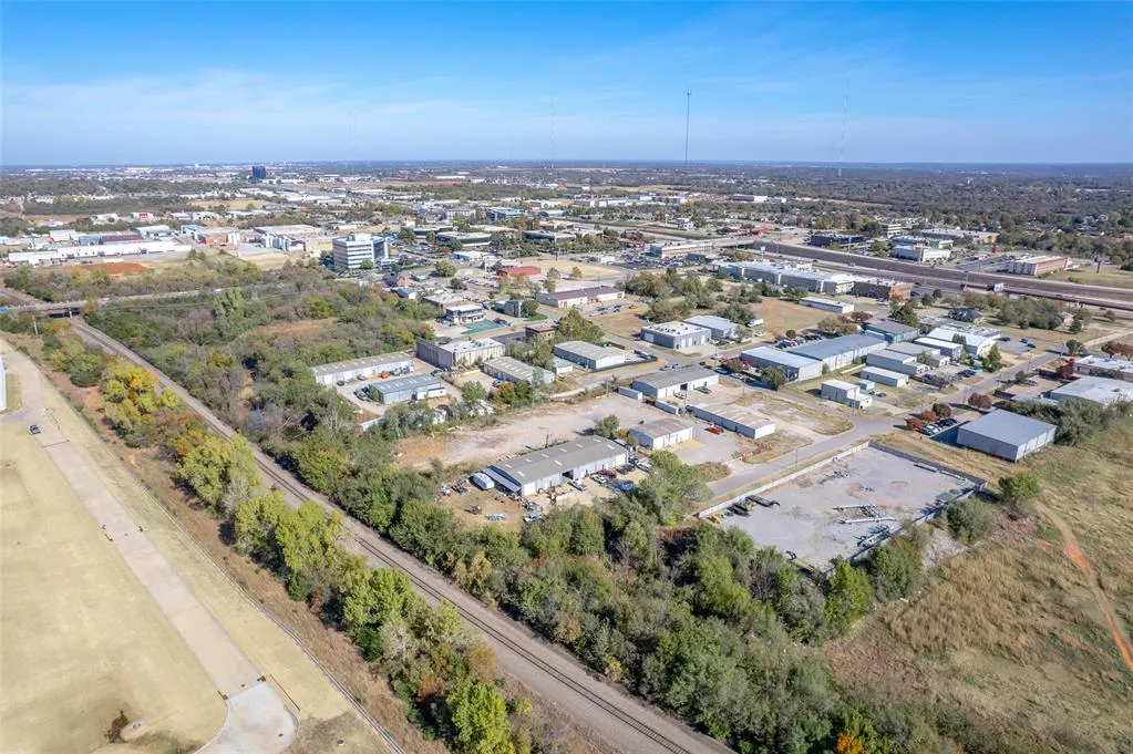 Photo 11 — 319 NW 59th Street, Oklahoma City, OK 73118