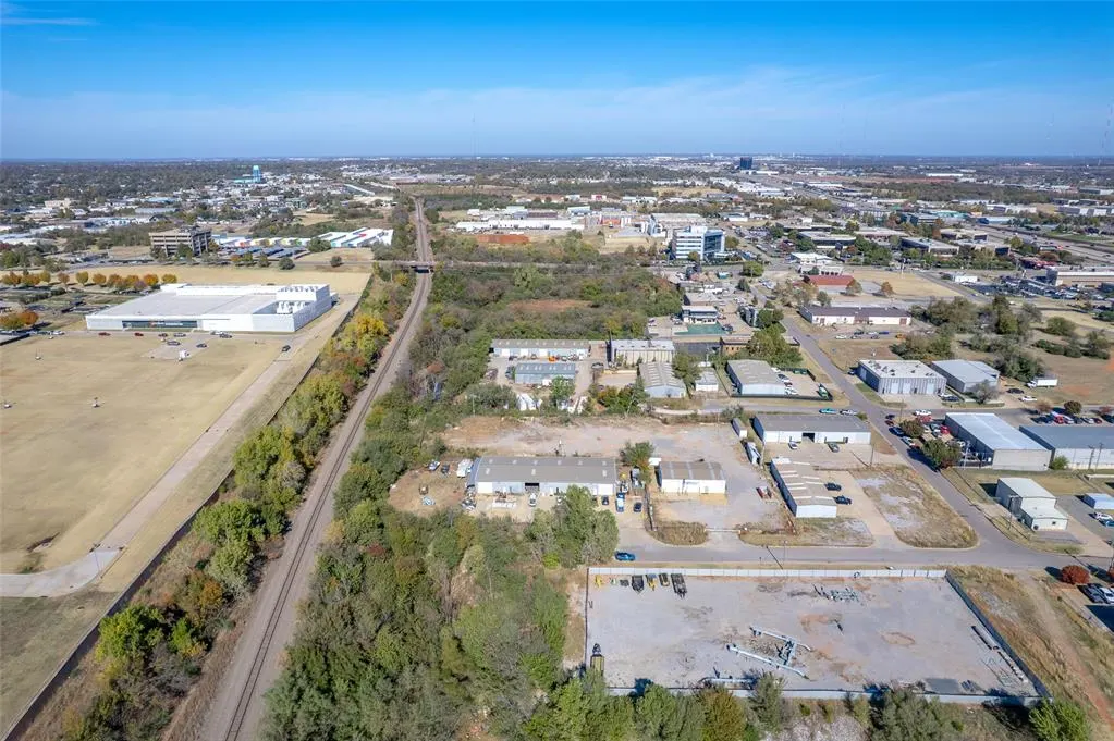 Photo 12 — 319 NW 59th Street, Oklahoma City, OK 73118