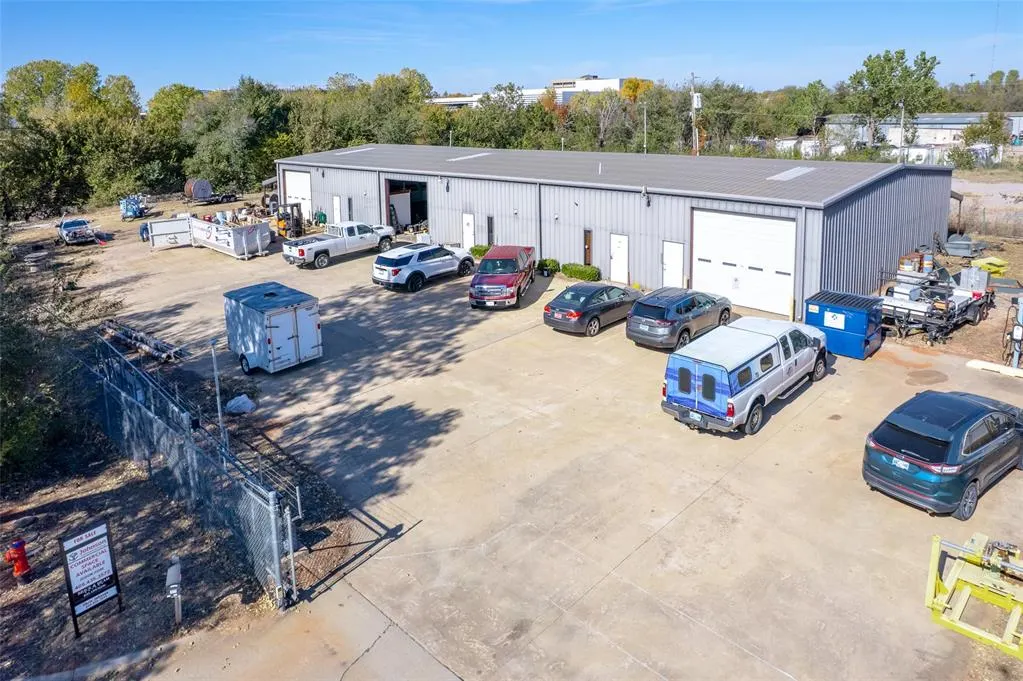 Photo 14 — 319 NW 59th Street, Oklahoma City, OK 73118