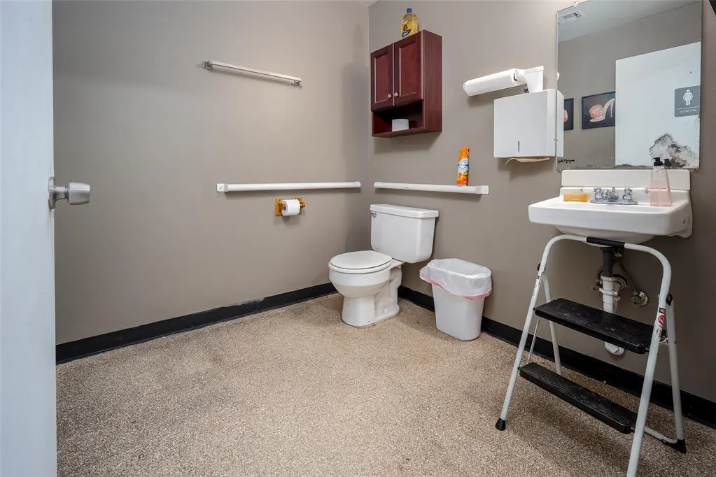 Photo 24 — 319 NW 59th Street, Oklahoma City, OK 73118
