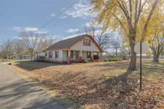 Sold home at 613 N Wineblood Street