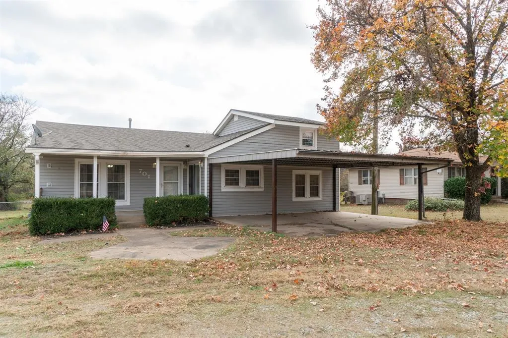 Front exterior — 701 E Scissortail Lane, Cushing, OK 74023
